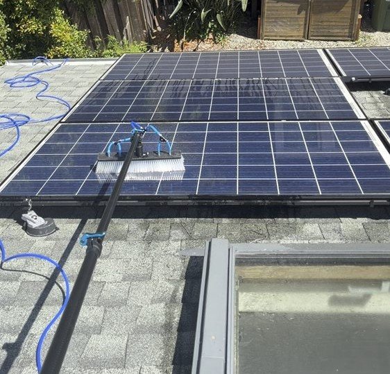 Solar panel cleaning service